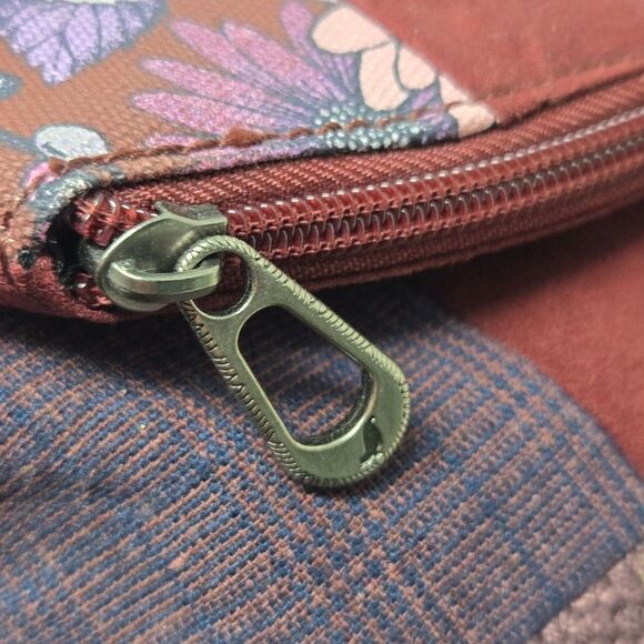 SAKROOTS Cabernet In Bloom Foldover Crossbody Purse Patchwork BEE Keychain NWT - Picture 6 of 15